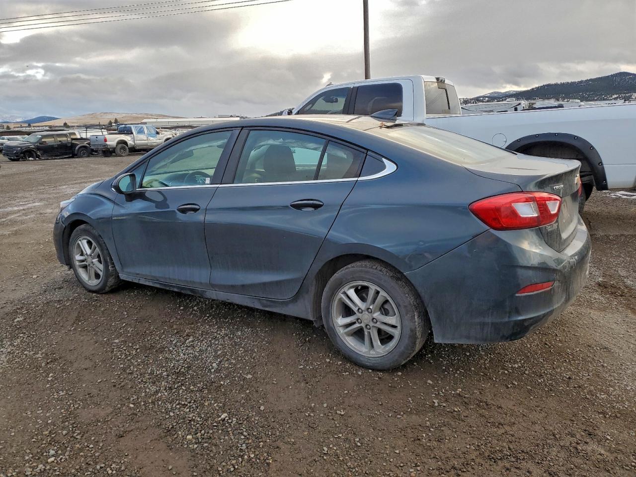 2018 Chevrolet Cruze Lt - Image 2