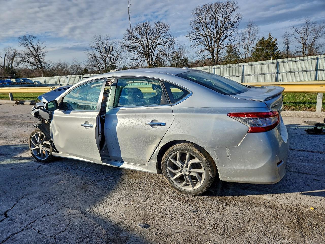 2015 Nissan Sentra S - Фото 2