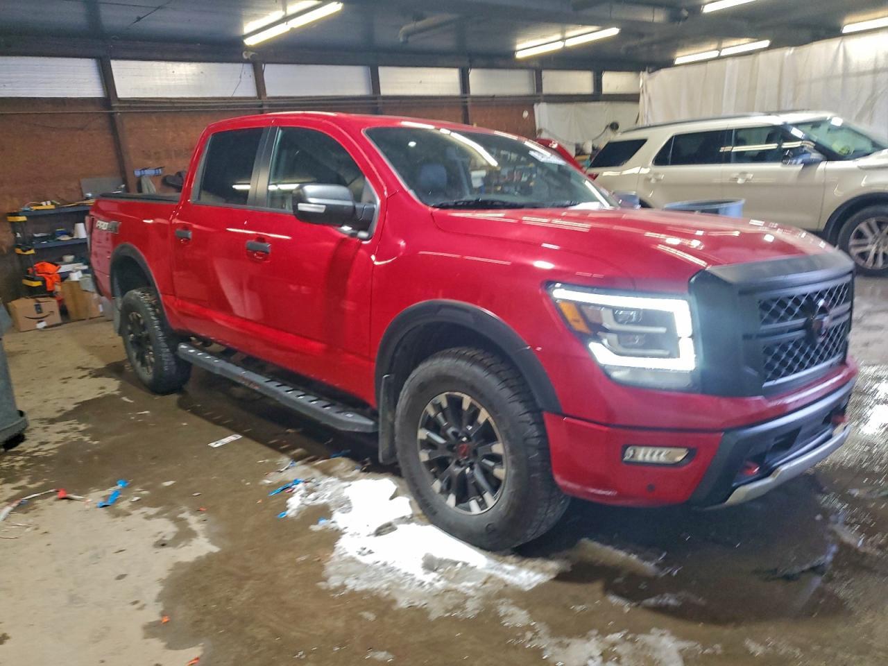 2024 Nissan Titan Pro-4X - Фото 4