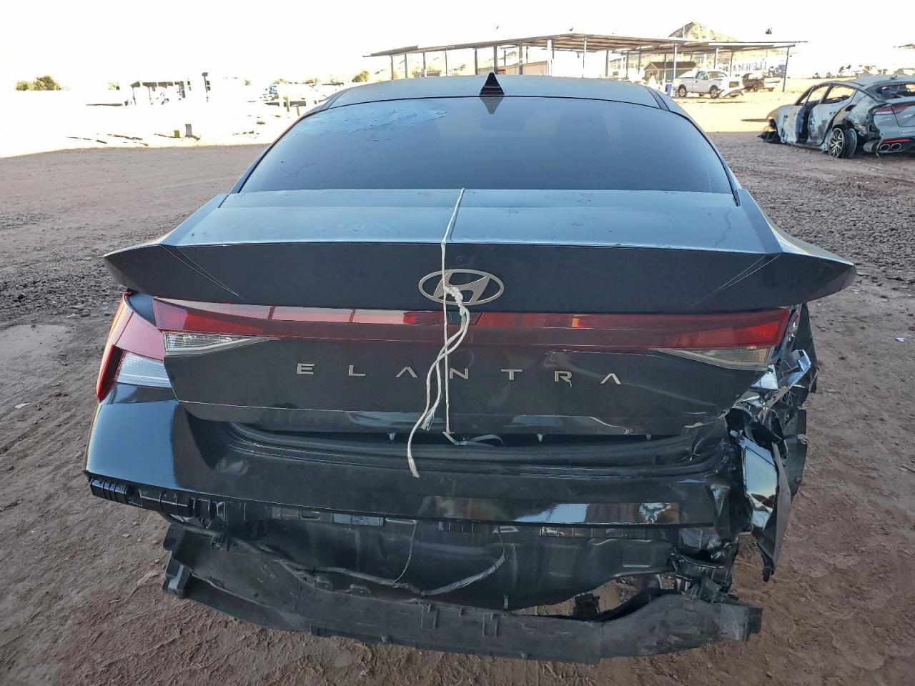 2025 Hyundai Elantra Se - Фото 6