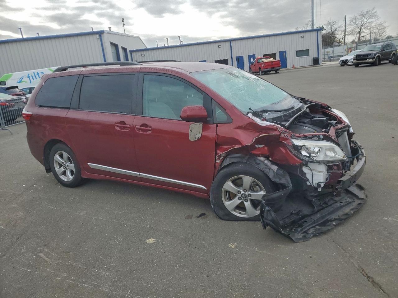 2020 Toyota Sienna Le - Image 4