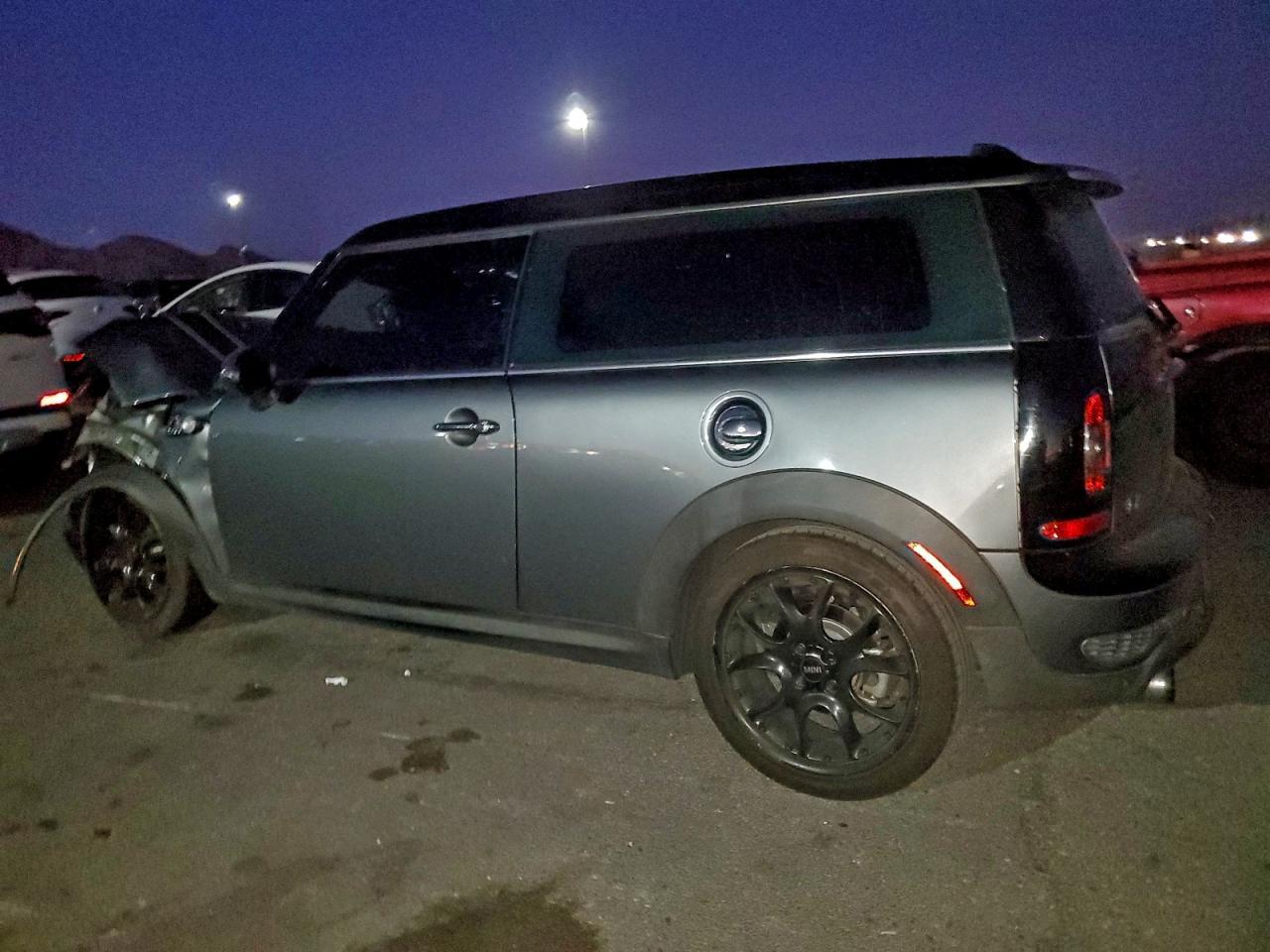 2009 Mini Cooper S Clubman - Image 2