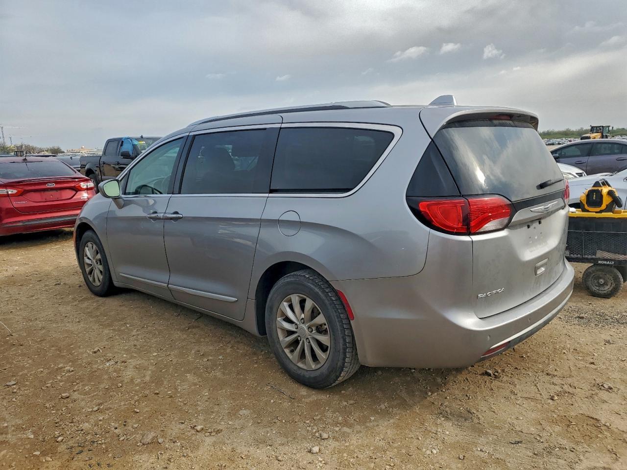 2019 Chrysler Pacifica Touring L - Фото 2