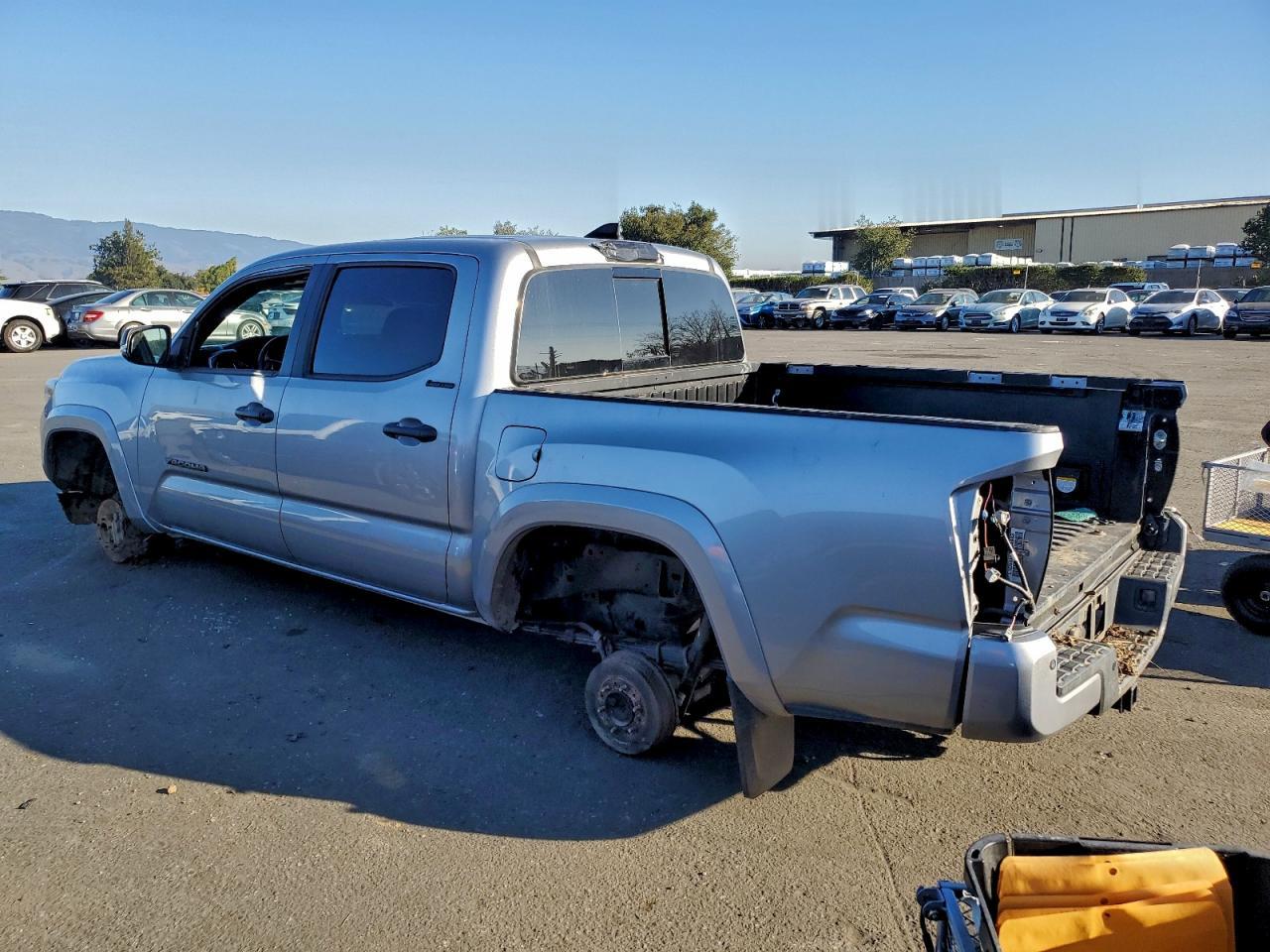 2017 Toyota Tacoma Double Cab - Фото 2