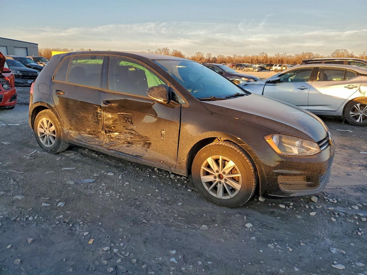 2016 Volkswagen Golf S - Image 4