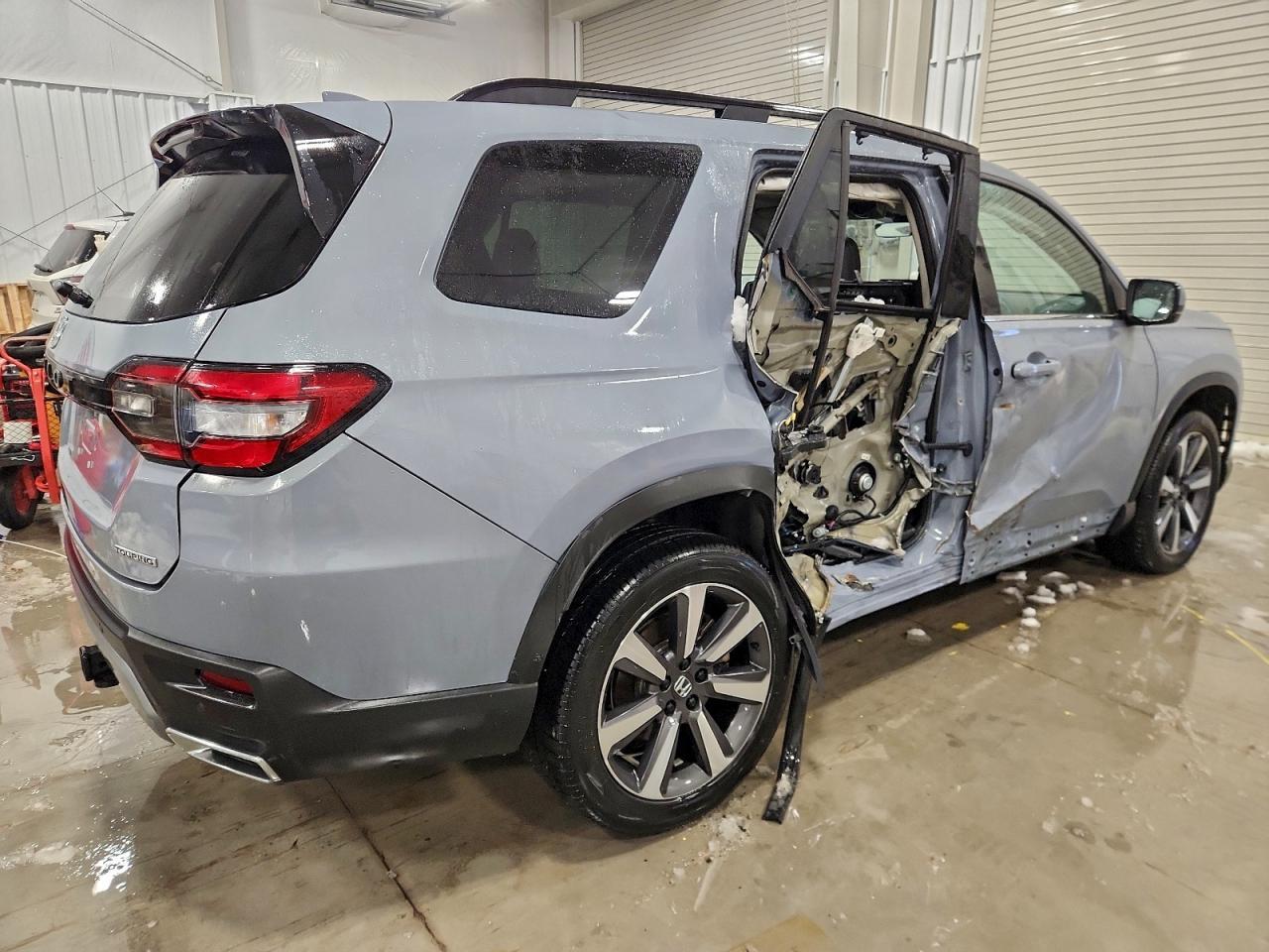 2023 Honda Pilot Touring - Фото 3