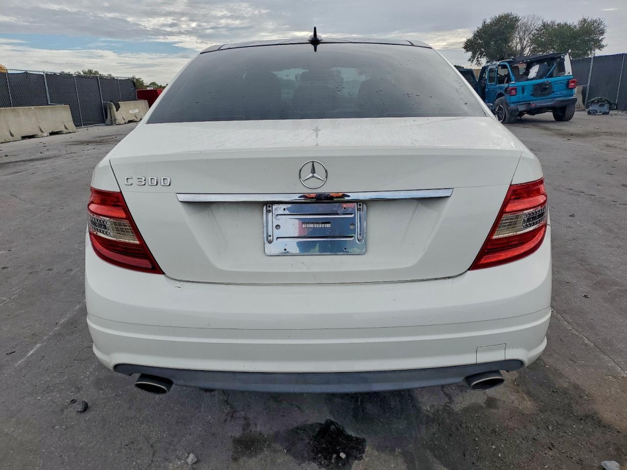 2011 Mercedes-Benz C 300 - Фото 6