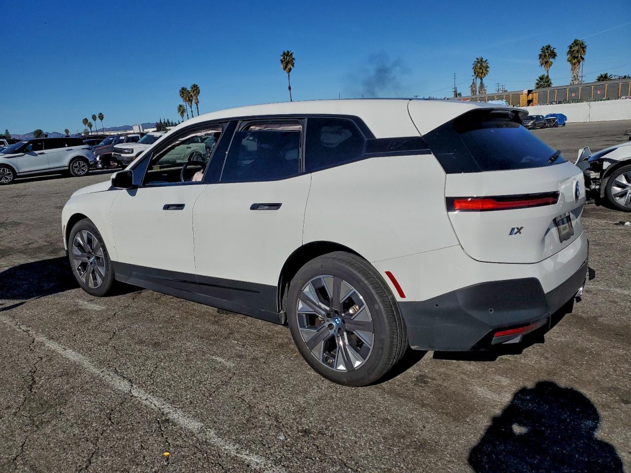2024 BMW Ix xDrive50 - Фото 2