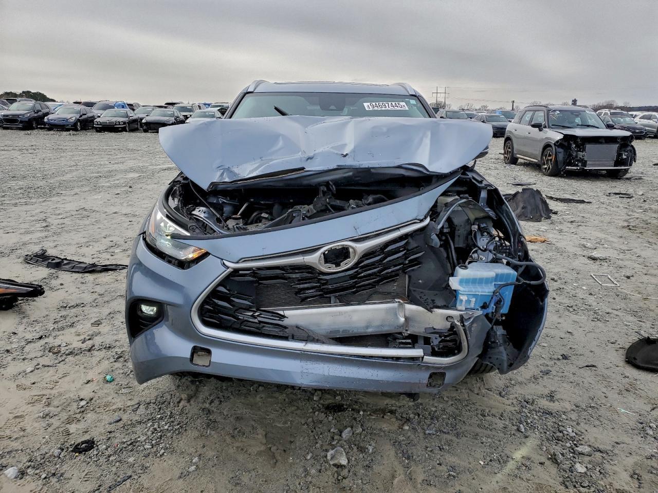 2024 Toyota Highlander Le - Image 5