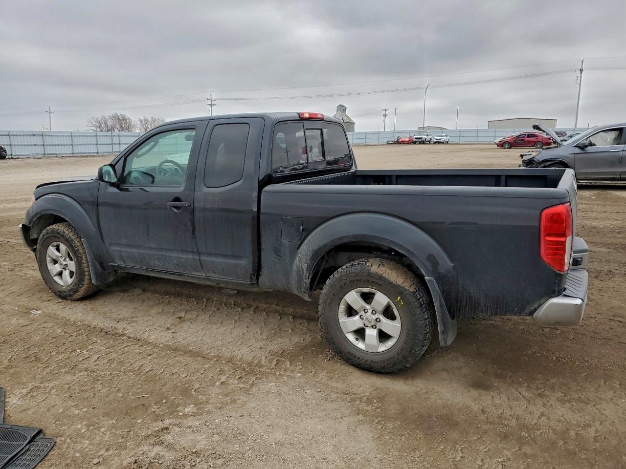 2011 Nissan Frontier Sv - Image 2