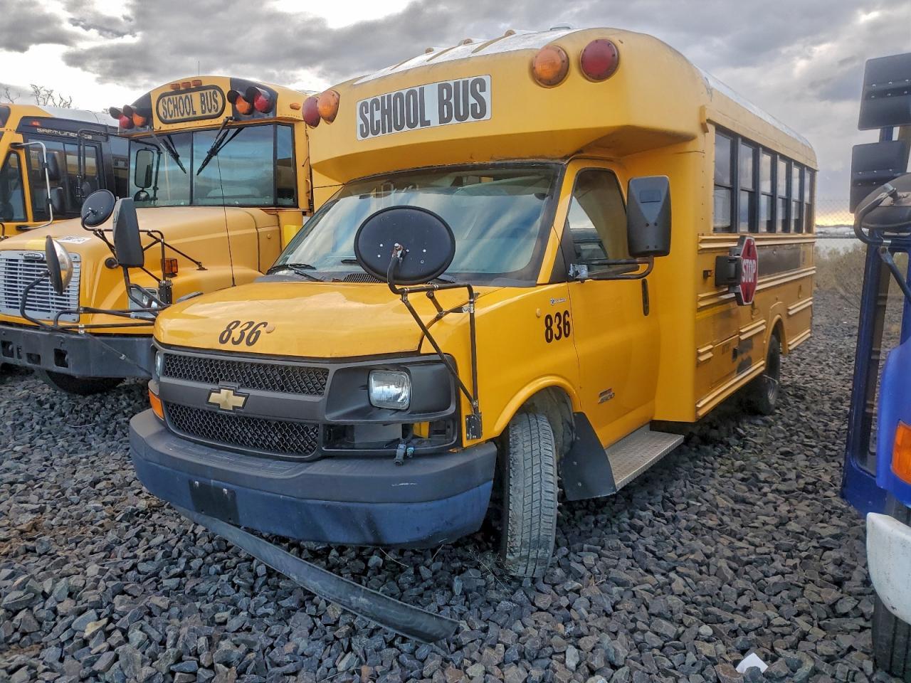 2011 Cprd Express G4500 - School Bus - Image 2