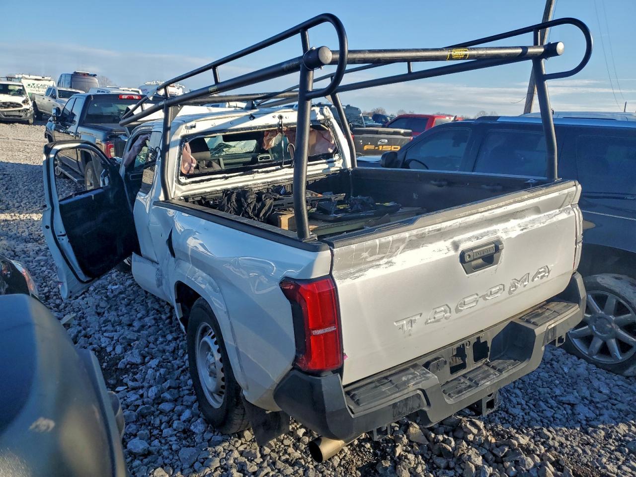 2024 Toyota Tacoma Xtracab - Image 2