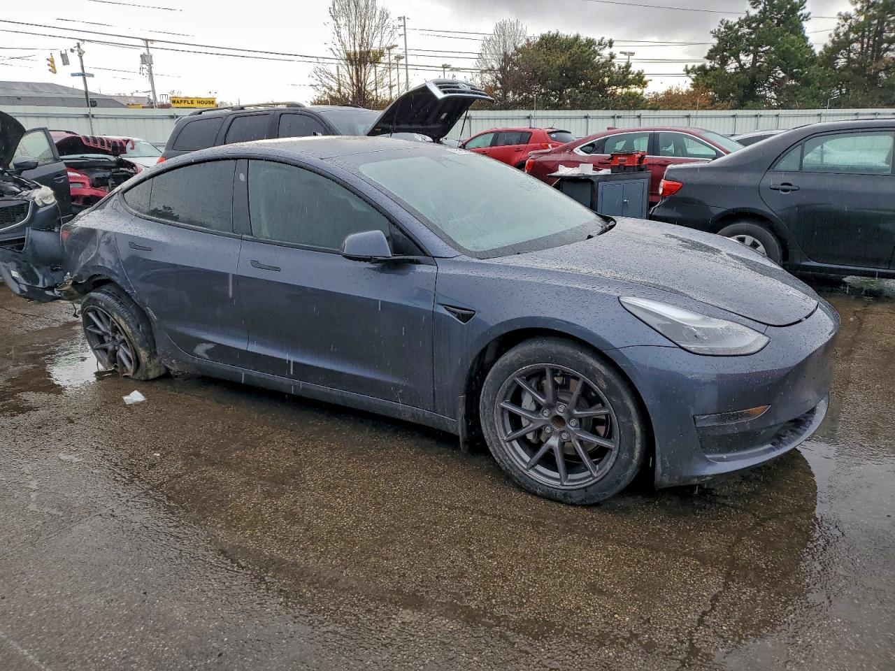 2022 Tesla Model 3 - Фото 4