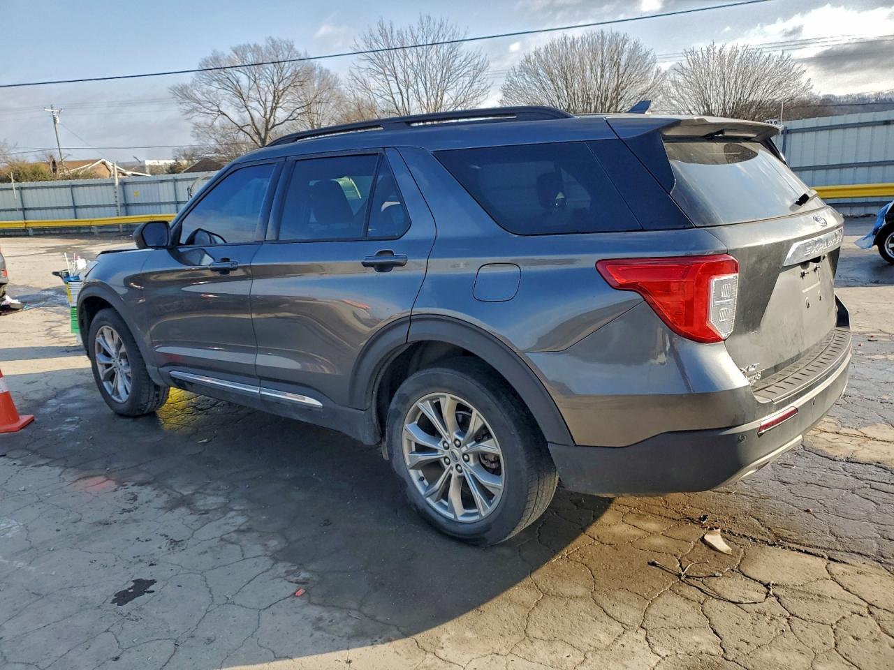2020 Ford Explorer Xlt - Image 2