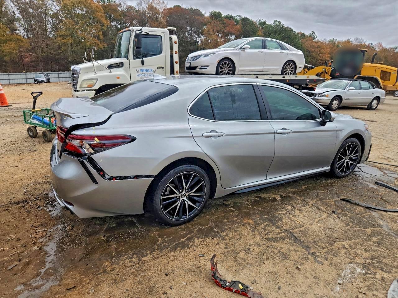 2021 Toyota Camry Se - Фото 3