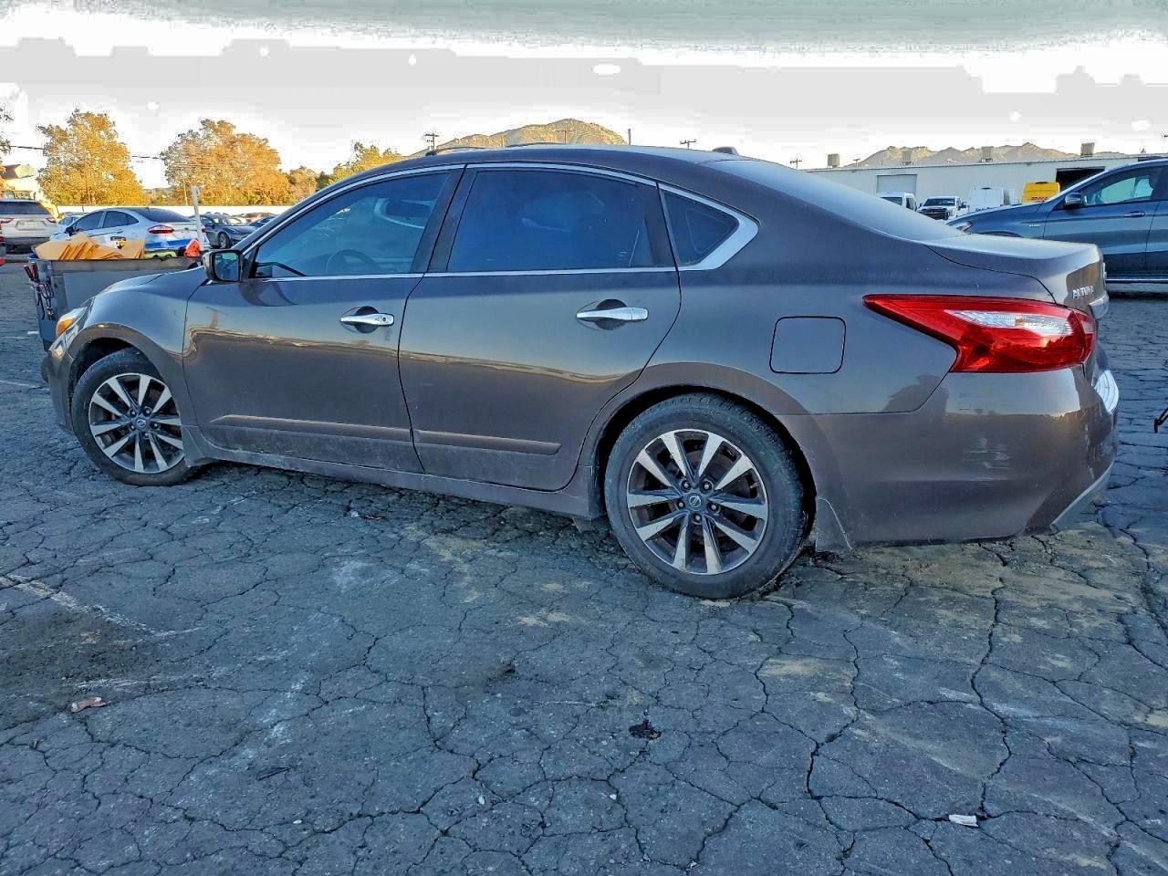 2016 Nissan Altima 2.5 - Фото 2