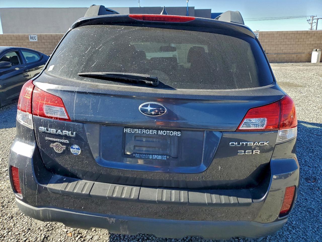 2012 Subaru Outback 3.6R Limited - Image 6