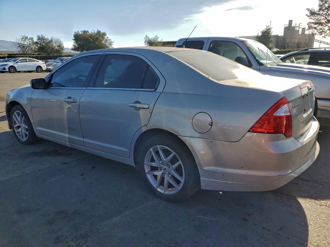 2010 Ford Fusion - Image 2