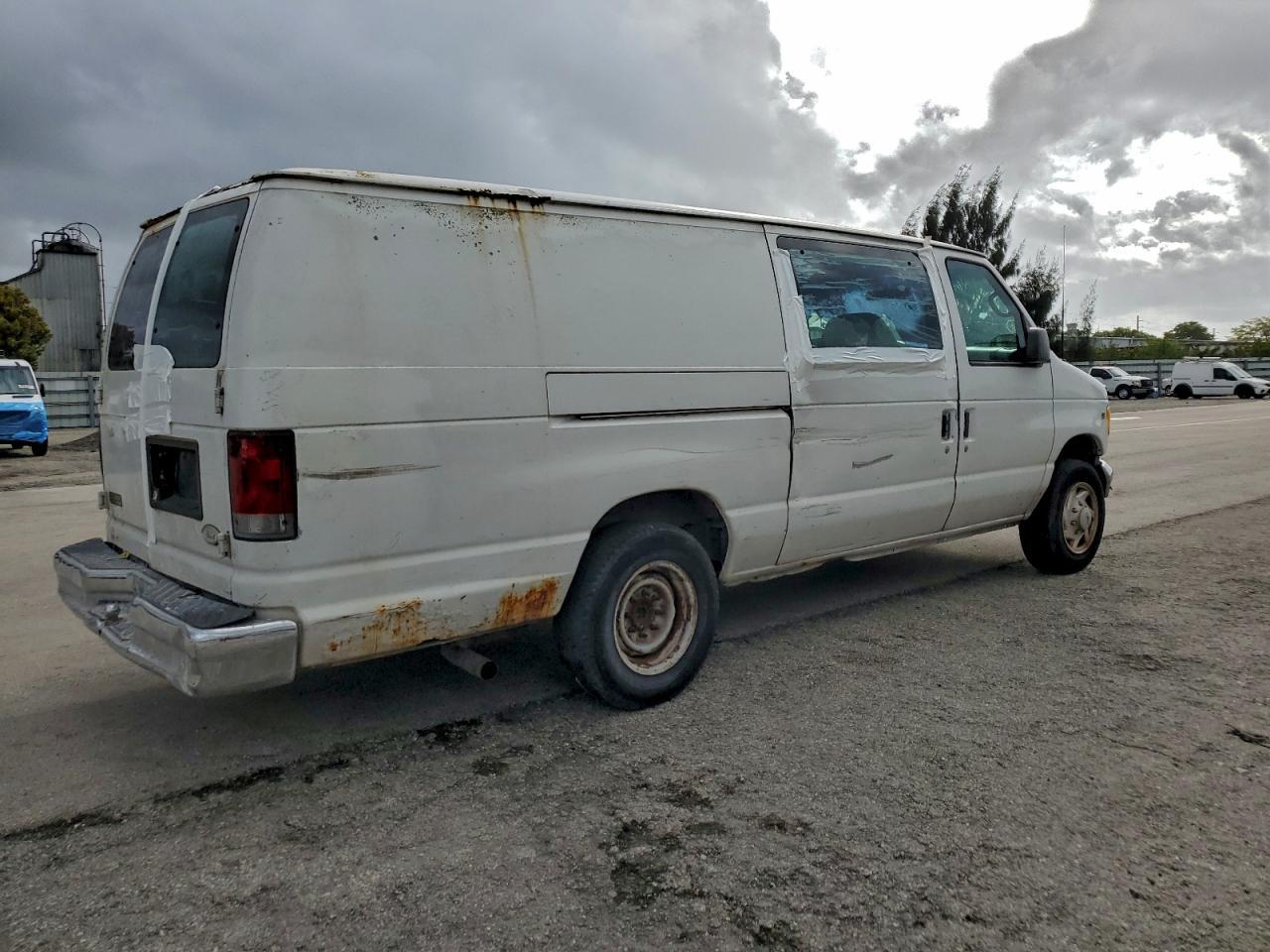 2002 Ford Econoline E250 Van - Image 3