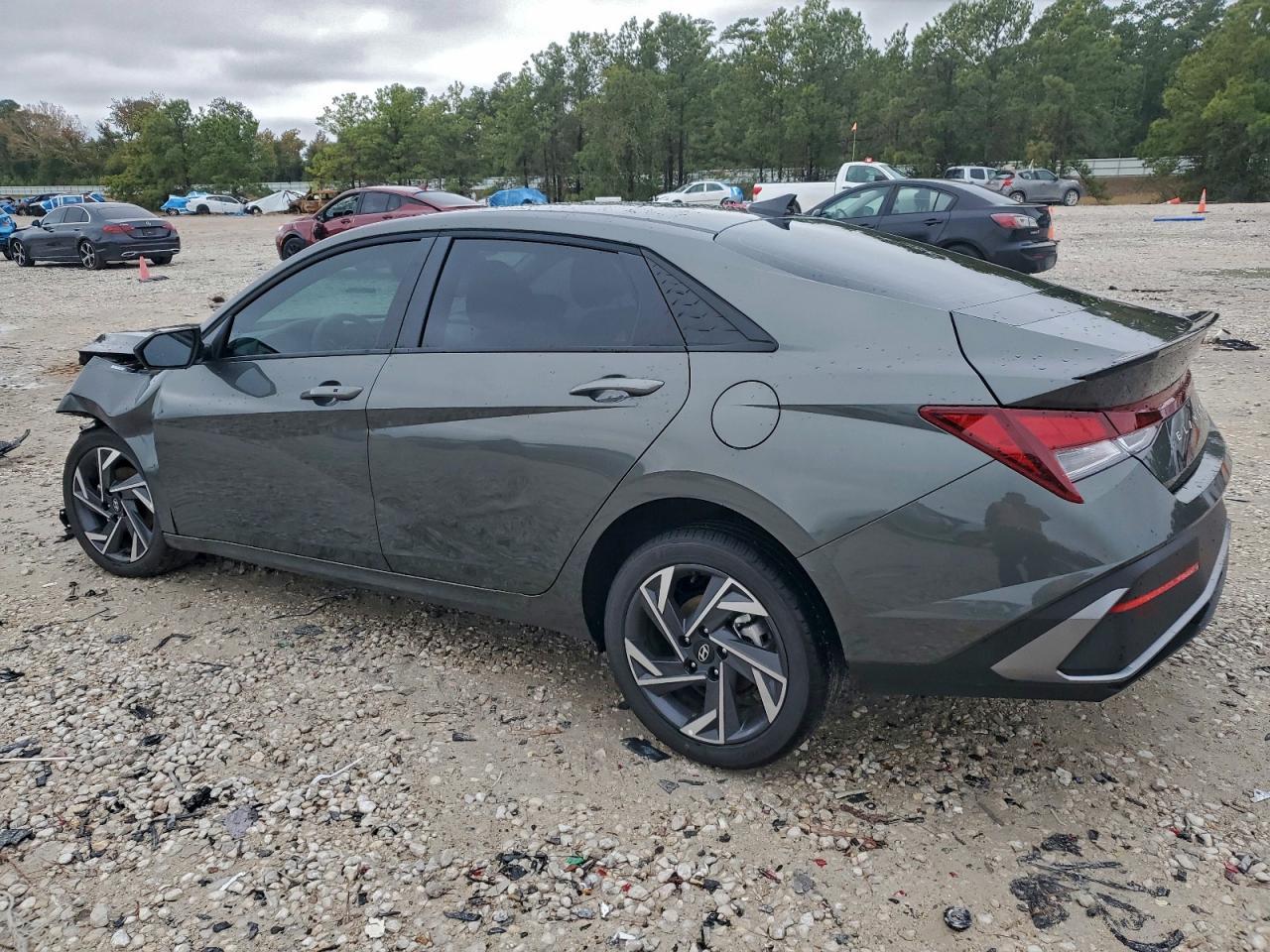 2025 Hyundai Elantra Sel Sport - Image 2