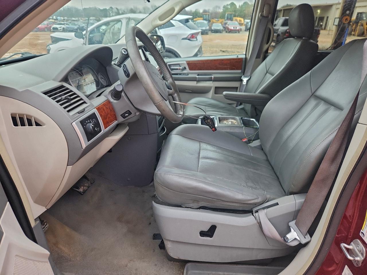 2009 Chrysler Town & Country Touring - Фото 7