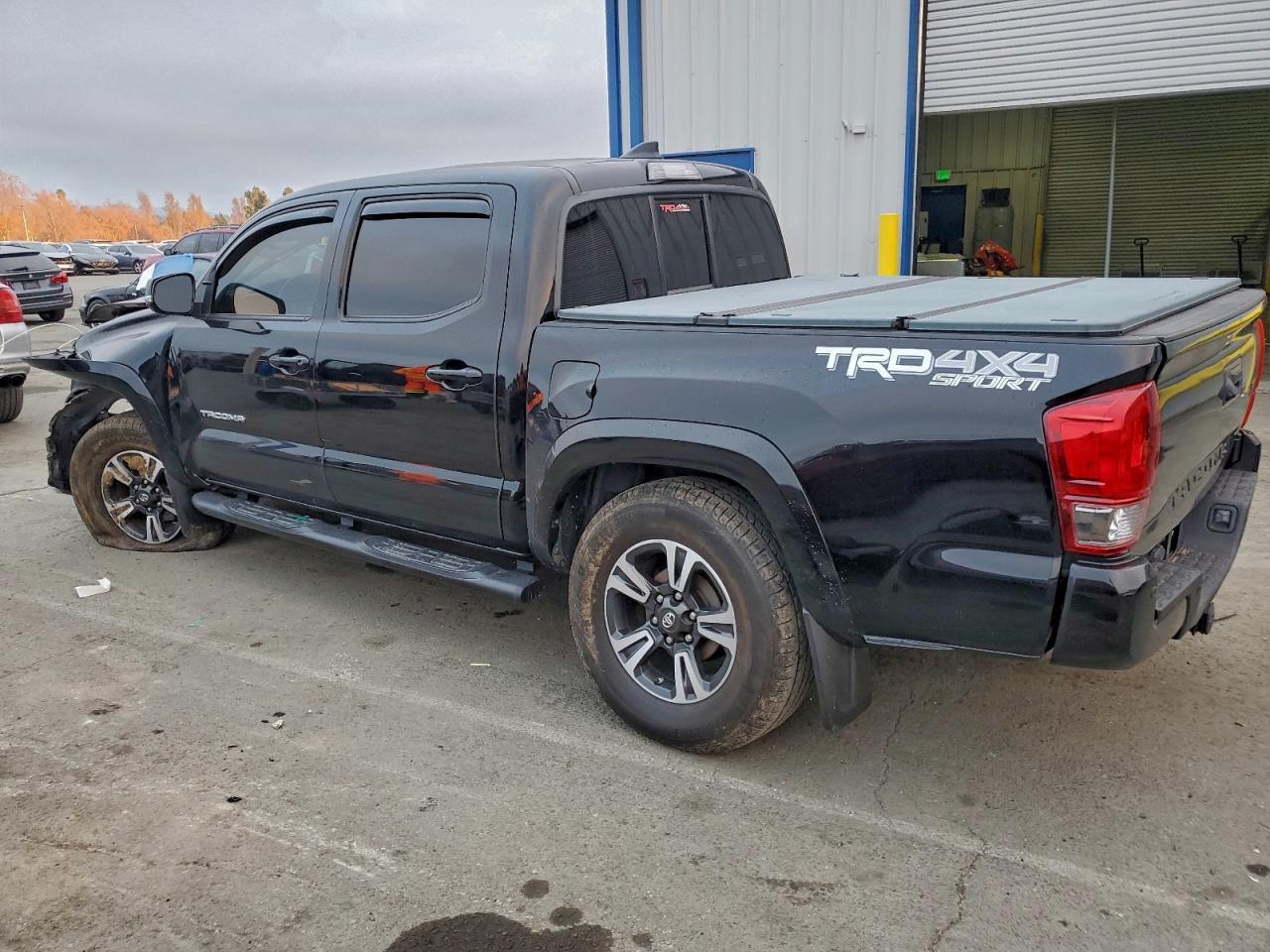 2016 Toyota Tacoma Double Cab - Фото 2