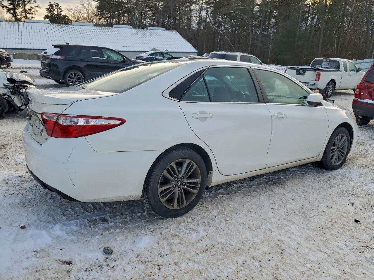 2017 Toyota Camry Le - Image 3