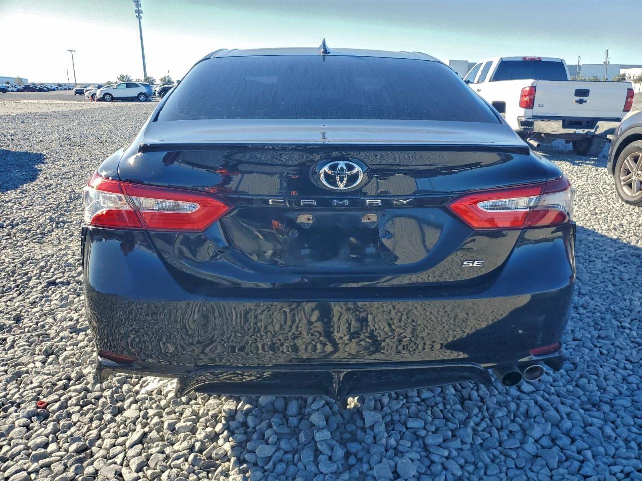 2020 Toyota Camry Se - Фото 6