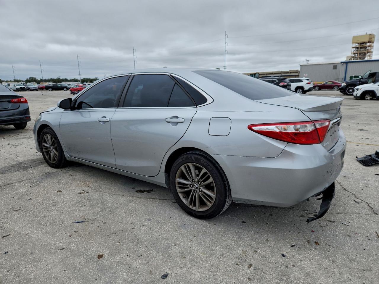 2016 Toyota Camry Le - Фото 2