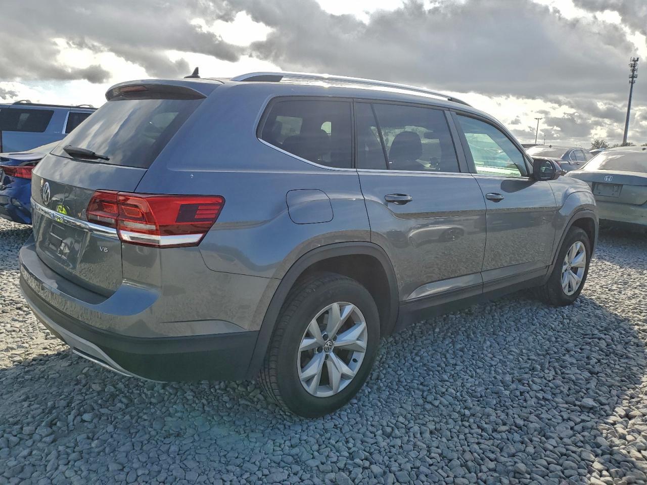 2018 Volkswagen Atlas Se - Image 3