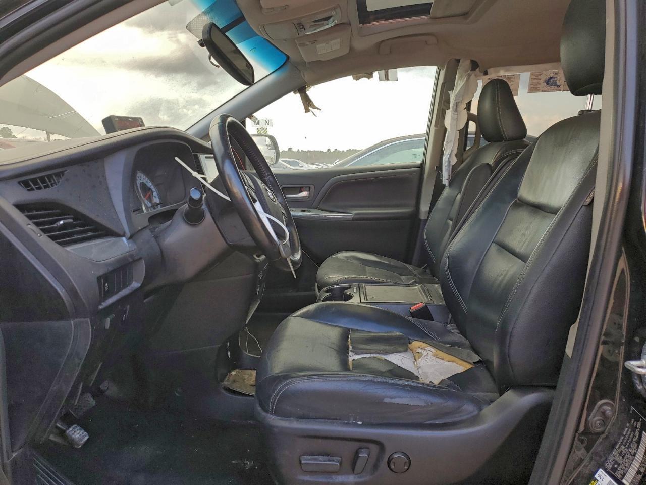 2015 Toyota Sienna Sport - Фото 7