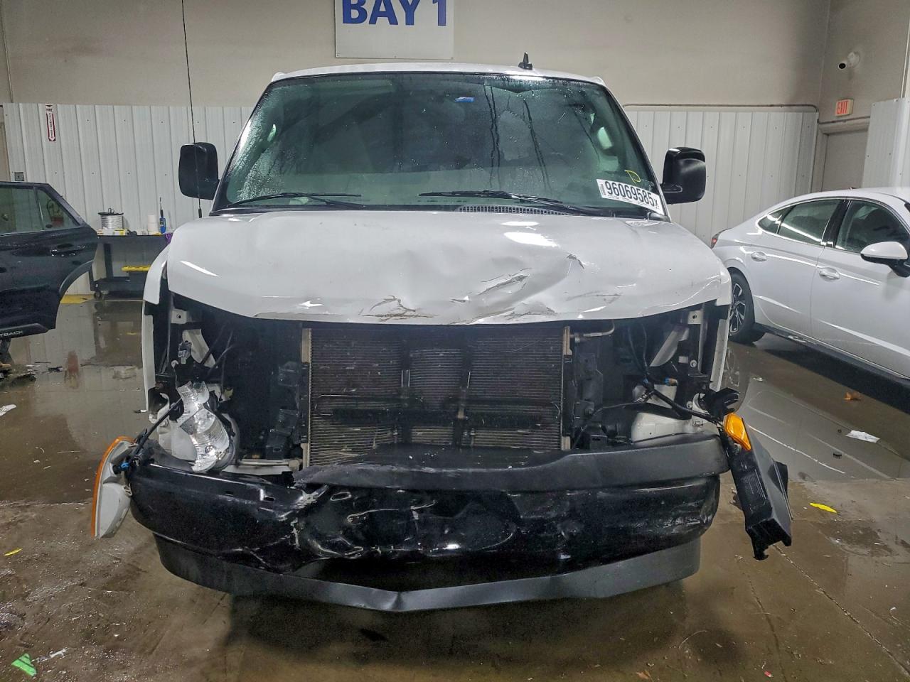 2020 GMC Savana G2500 - Фото 5