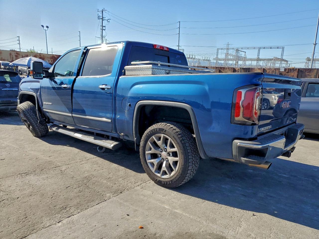 2017 GMC Sierra K1500 Slt - Image 2