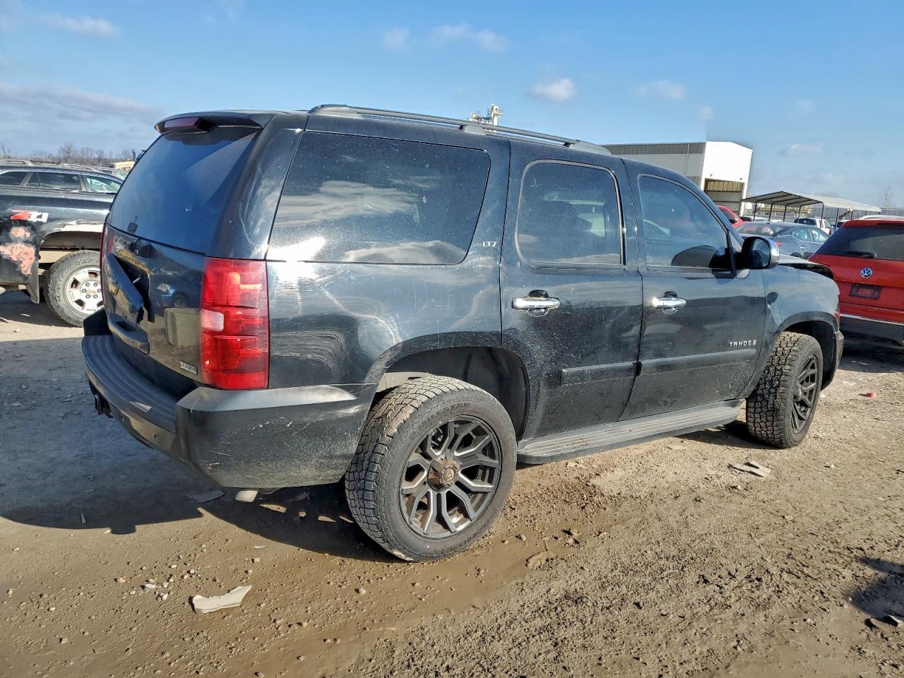 2007 Chevrolet Tahoe C1500 - Image 3