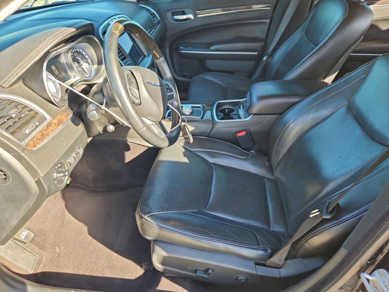 2018 Chrysler 300 Limited - Image 7