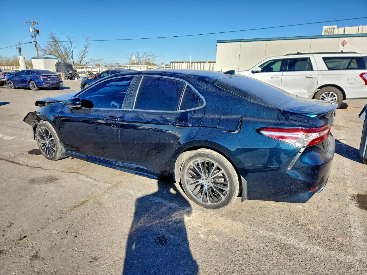 2020 Toyota Camry Se - Фото 2