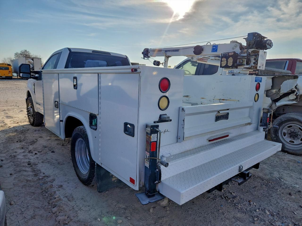 2017 Ford F350 Utility / Service Truck - Фото 2