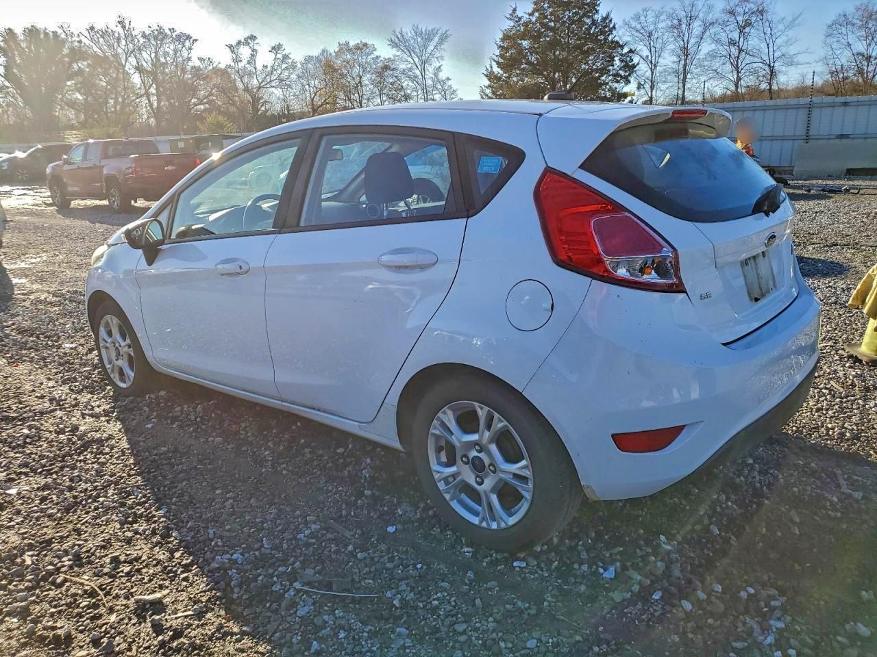 2016 Ford Fiesta Se - Фото 2
