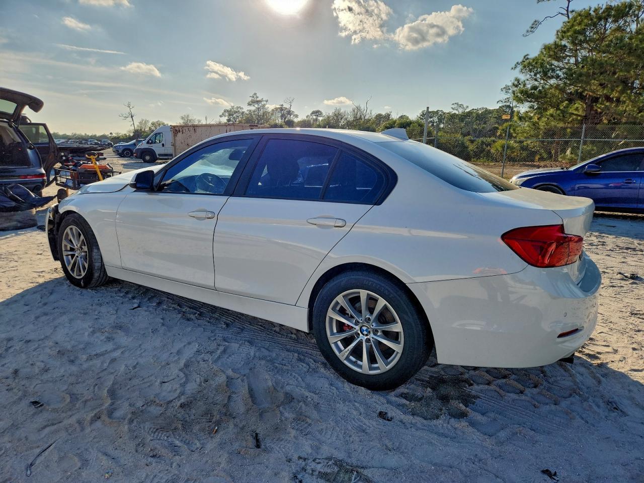 2017 BMW 320 I - Фото 2
