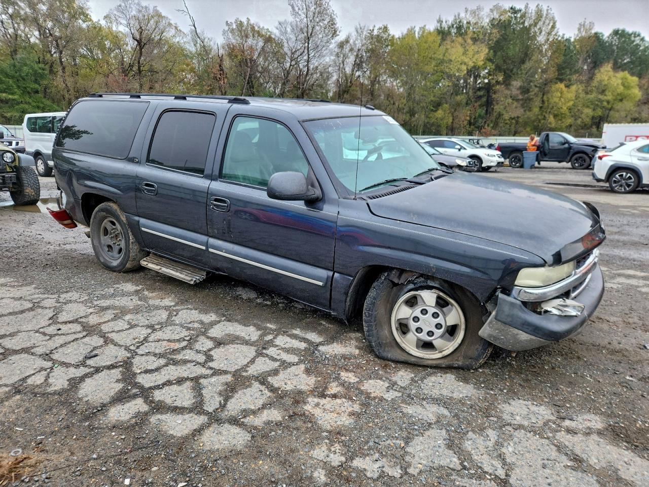 2003 Chevrolet Suburban C1500 - Image 4