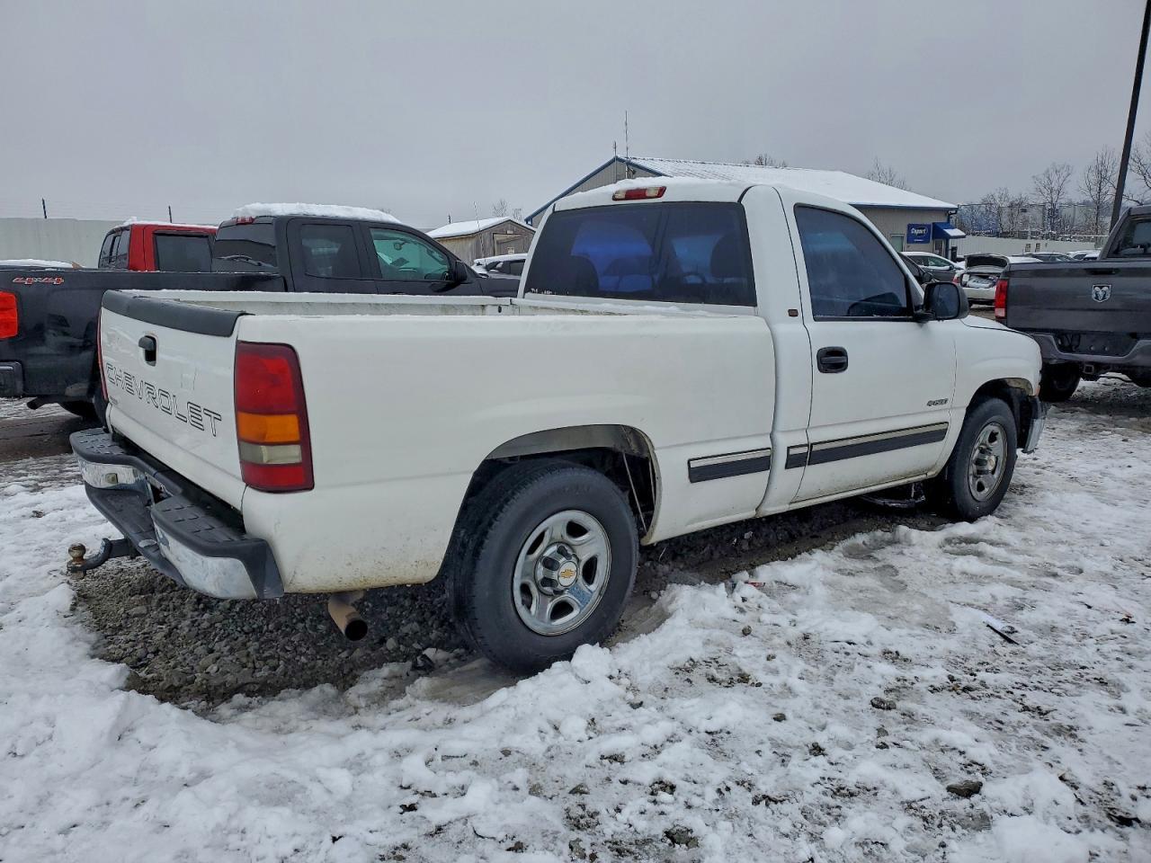 2001 Chevrolet Silverado C1500 - Image 3