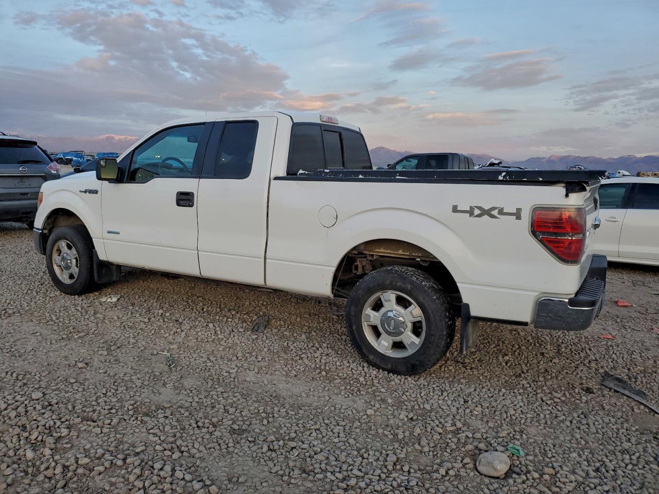 2013 Ford F150 Super Cab - Фото 2