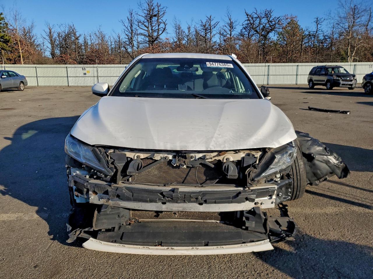 2020 Toyota Camry Le - Фото 5