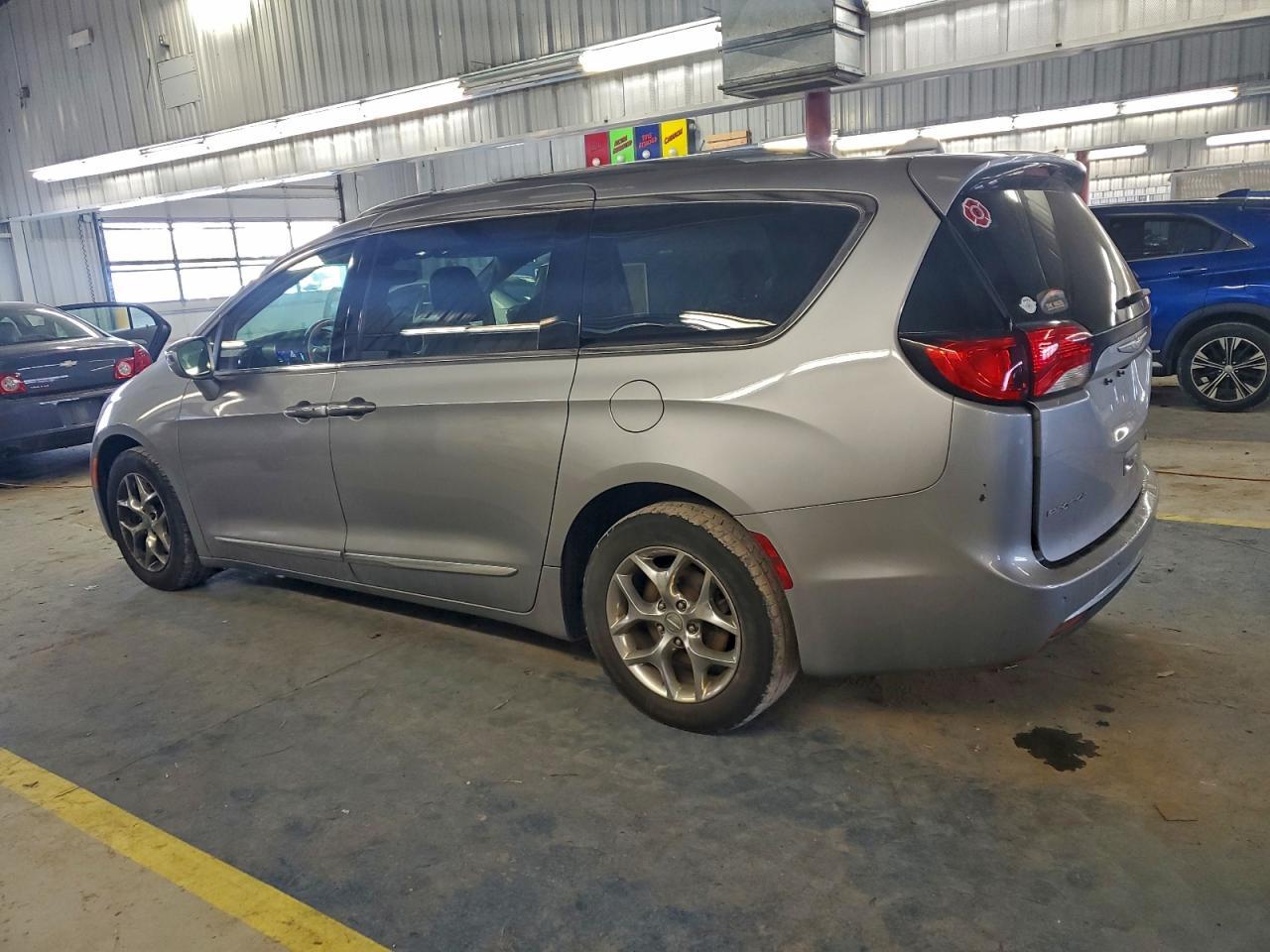 2018 Chrysler Pacifica Limited - Фото 2
