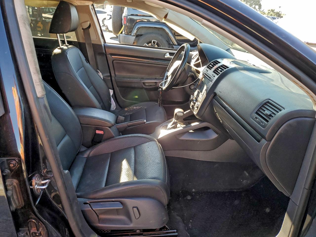 2010 Volkswagen Jetta Wolfsburg - Image 7