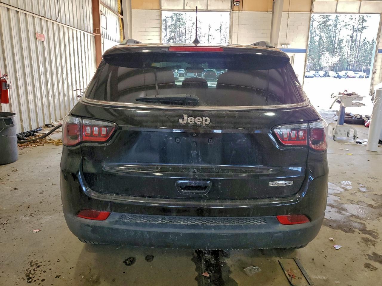 2017 Jeep Compass Latitude - Image 6