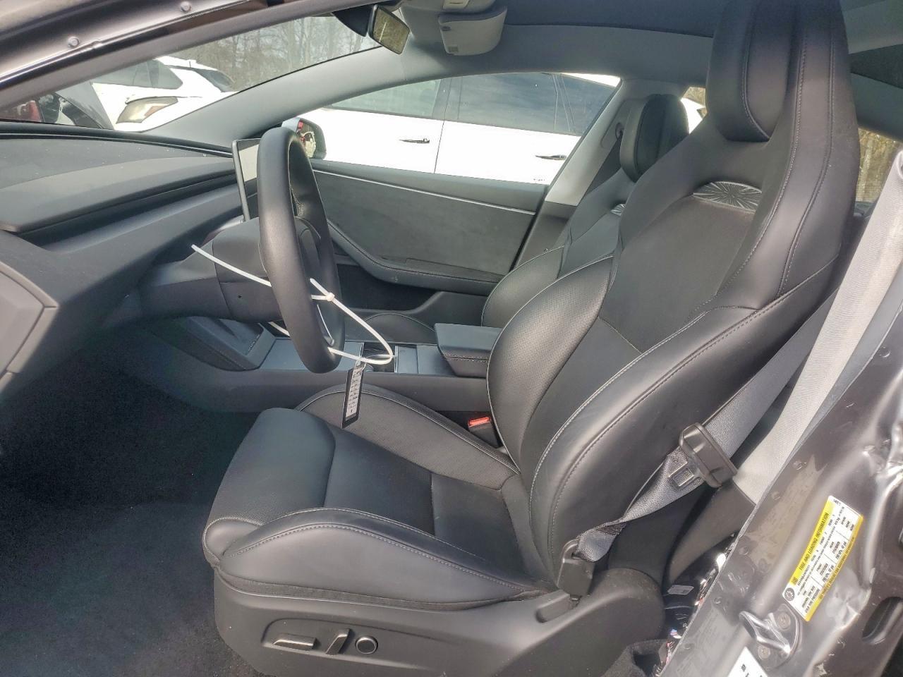 2025 Tesla Model 3 - Фото 7
