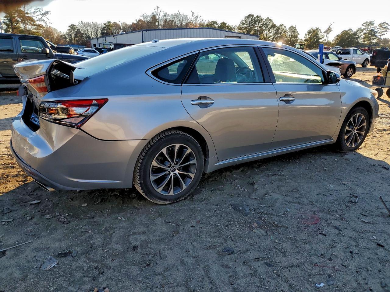 2018 Toyota Avalon Xle - Фото 3