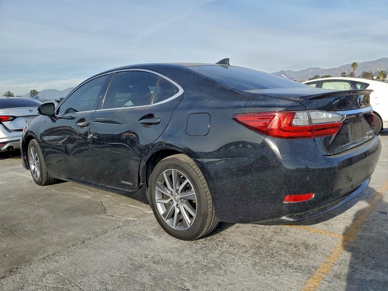 2018 Lexus Es 300H - Image 2