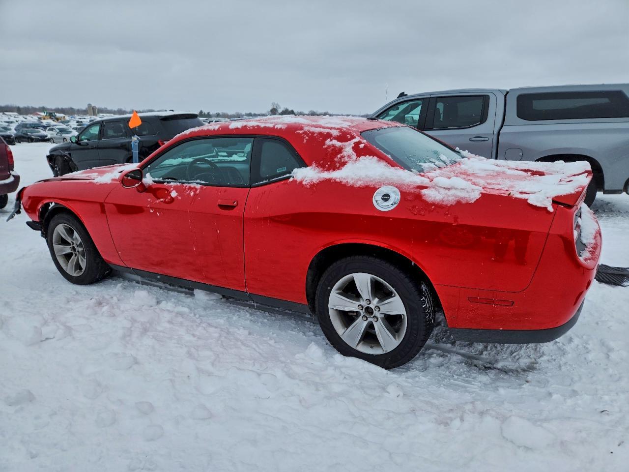 2022 Dodge Challenger Sxt - Фото 2